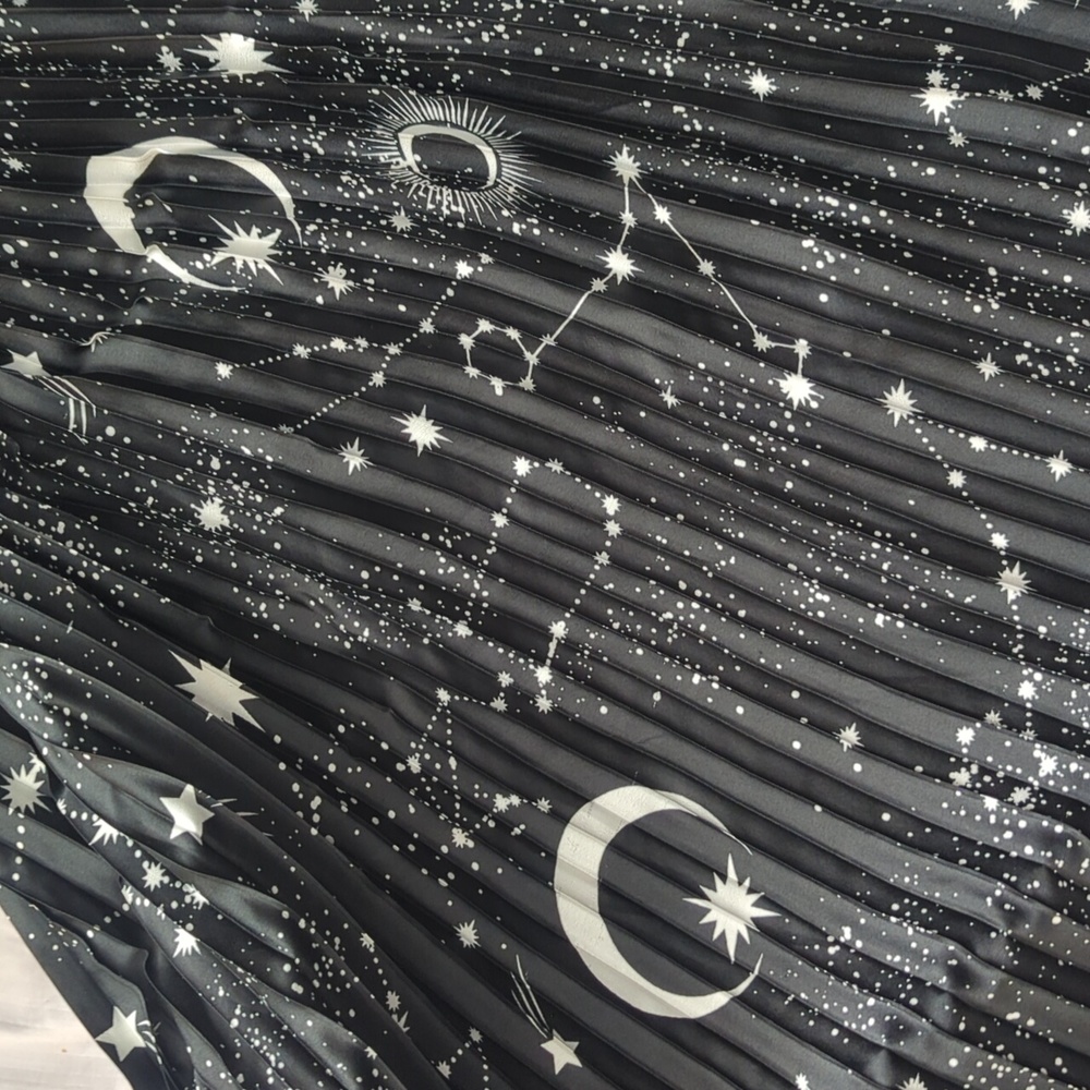 Whimsigoth Constellation Star silky pleated midi skirt, jill size L
